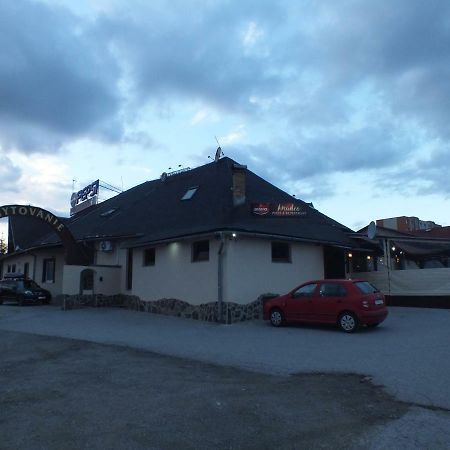 Fan Fan Penzion Rožňava Exteriör bild