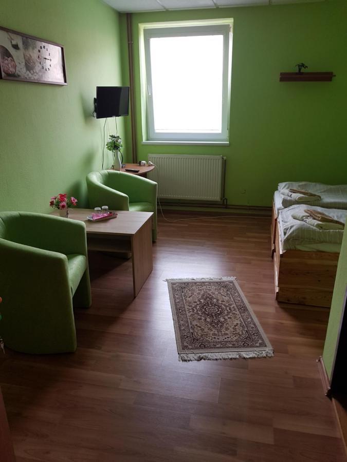 Fan Fan Penzion Rožňava Exteriör bild