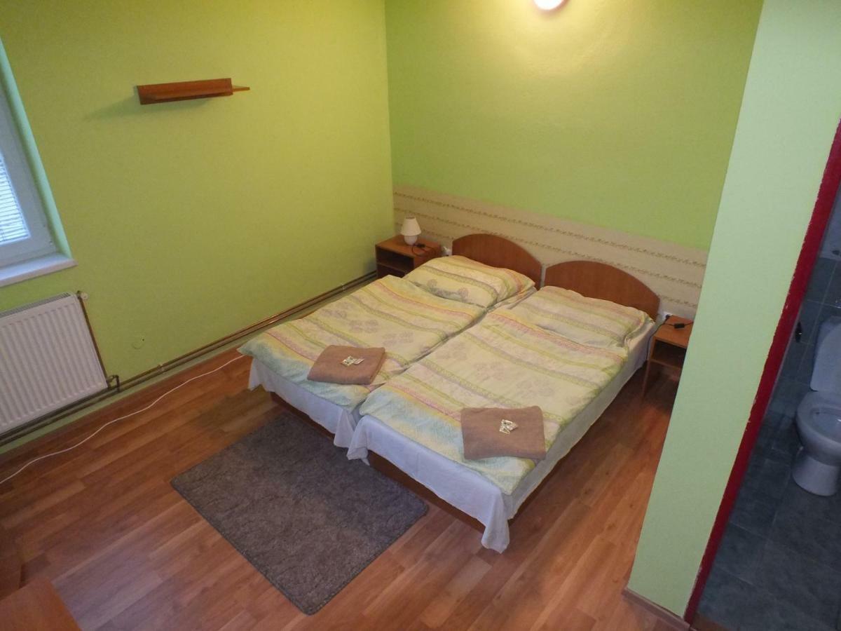 Fan Fan Penzion Rožňava Exteriör bild