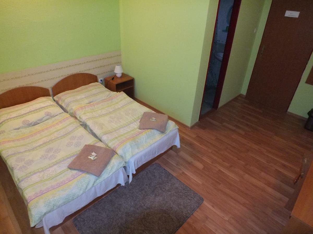 Fan Fan Penzion Rožňava Exteriör bild